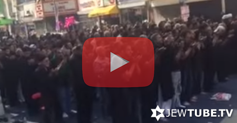 Muslim Prayers Take Over Streets of Downtown Los Angeles